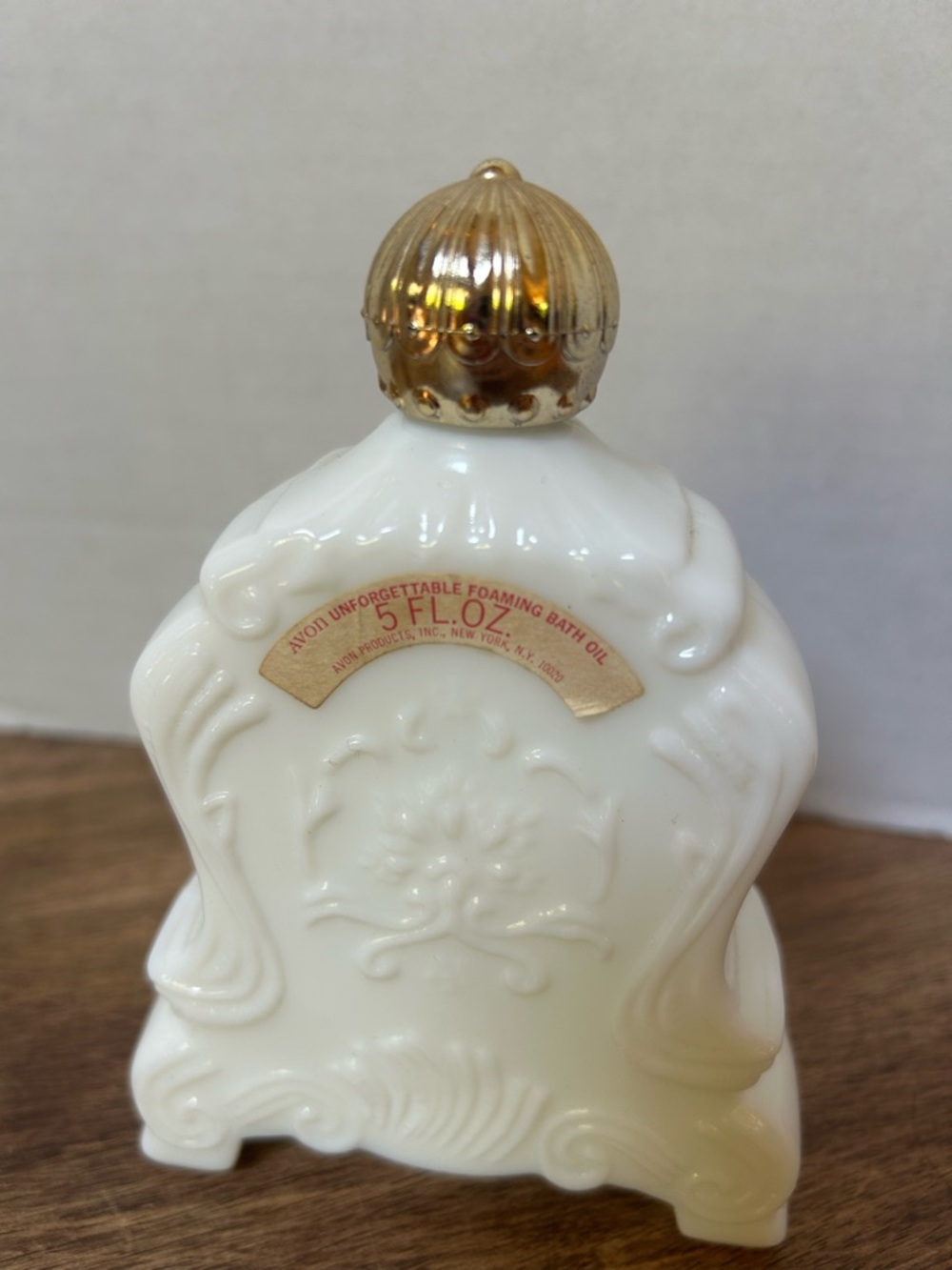 VTG 1970’s Avon White Milk Glass Clock “Unforgettable Foaming Bath Oil” Ornate - Picture 2 of 6